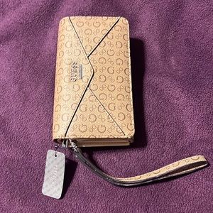 Guess wallet/wristlet